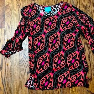 Cute, vibrant Escapada top in size medium.